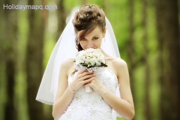 نصائح لإخفاء عيوب الجسم بفستان الزفاف