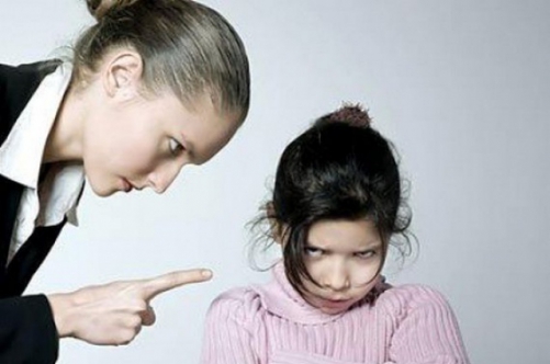 كيف تقنعين طفلك بسماع كلامك
