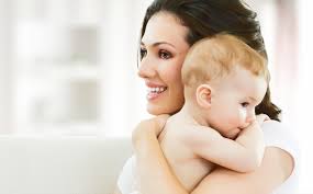 الفوائد التجميلية لحليب الأم