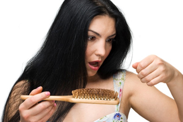الاكثار من تسريح الشعر يسبب الصلع