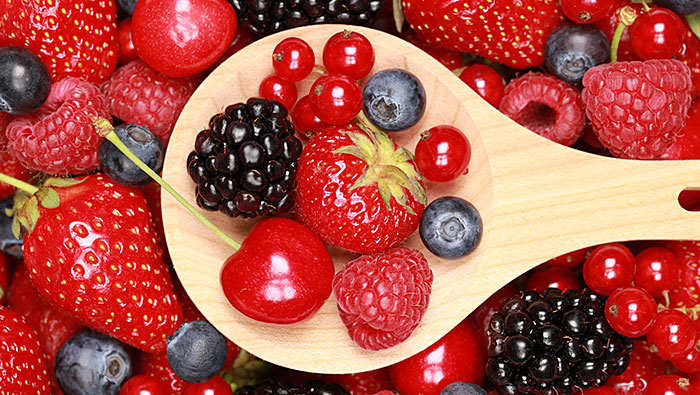 الفوائد الصحية للفاكهة الحمراء