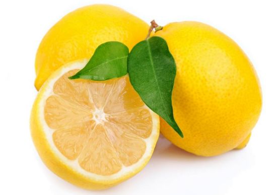 وصفة الليمون مع الماء للتخلص من السموم